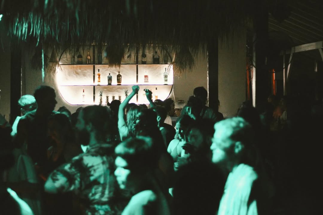 Lucky's Bar Gili T